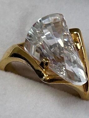 Unique Vintage Crystal Goldtone Cocktail Ring